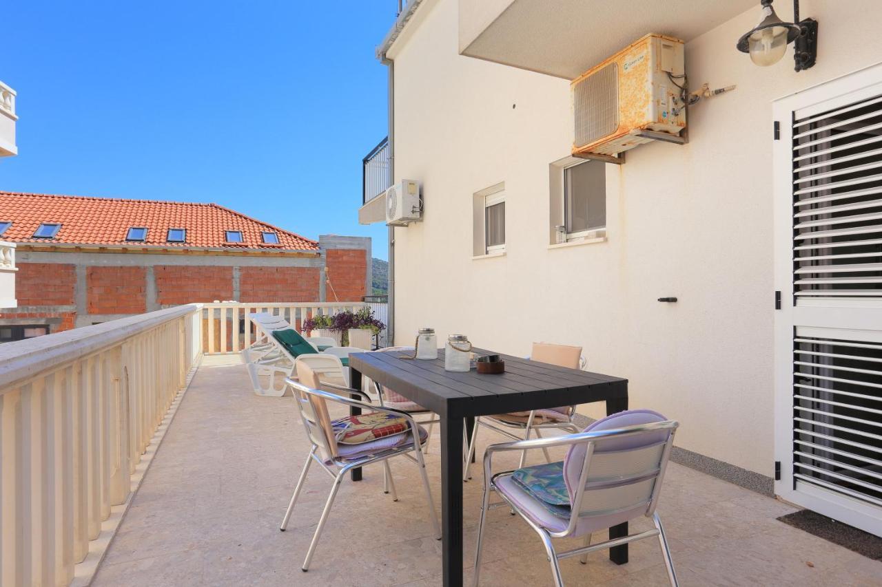 Apartments By The Sea Businci, Ciovo - 9450 Trogir Buitenkant foto